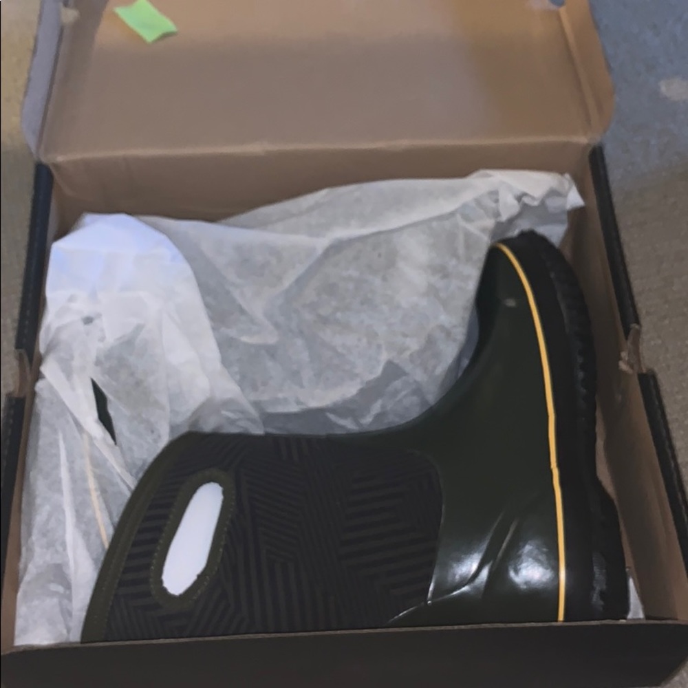 Bozeman Mid Dark Green Boots